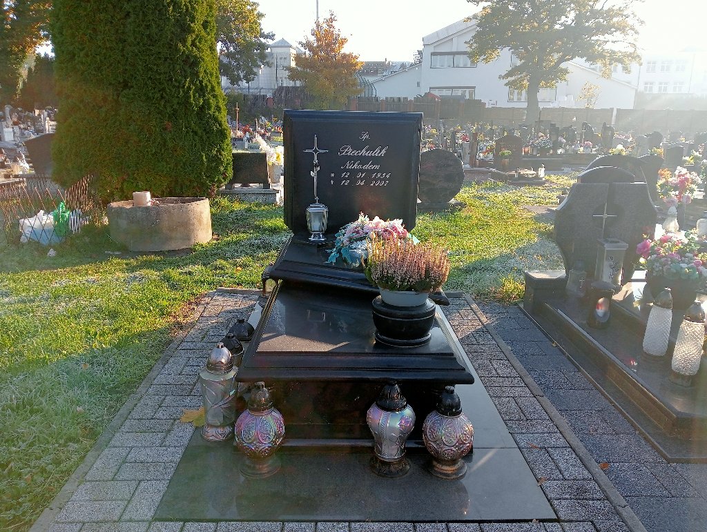 Grób Nikodem Piechulik